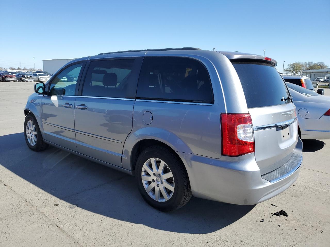 2015 Chrysler Town & Country - Image 2