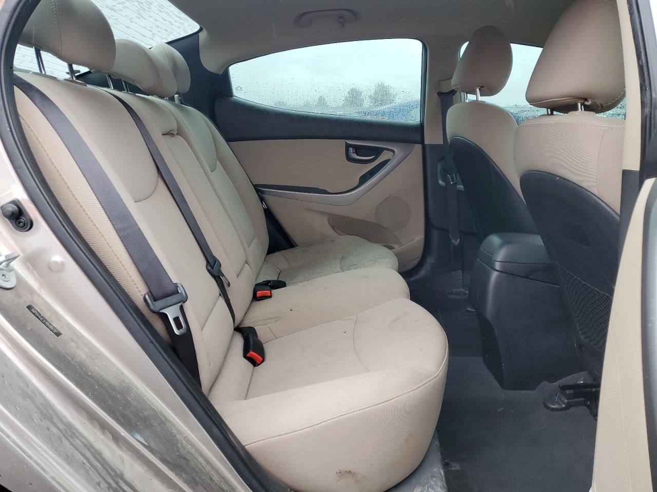 2015 Hyundai Elantra - Image 10