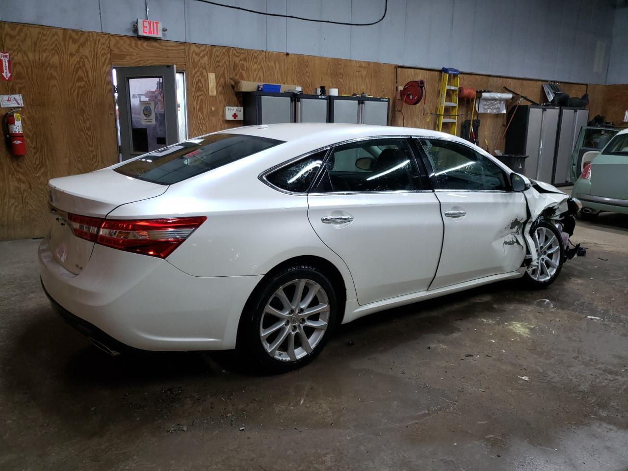 2013 Toyota Avalon - Image 3