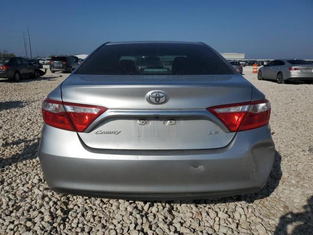  TOYOTA CAMRY 2017 Srebrny