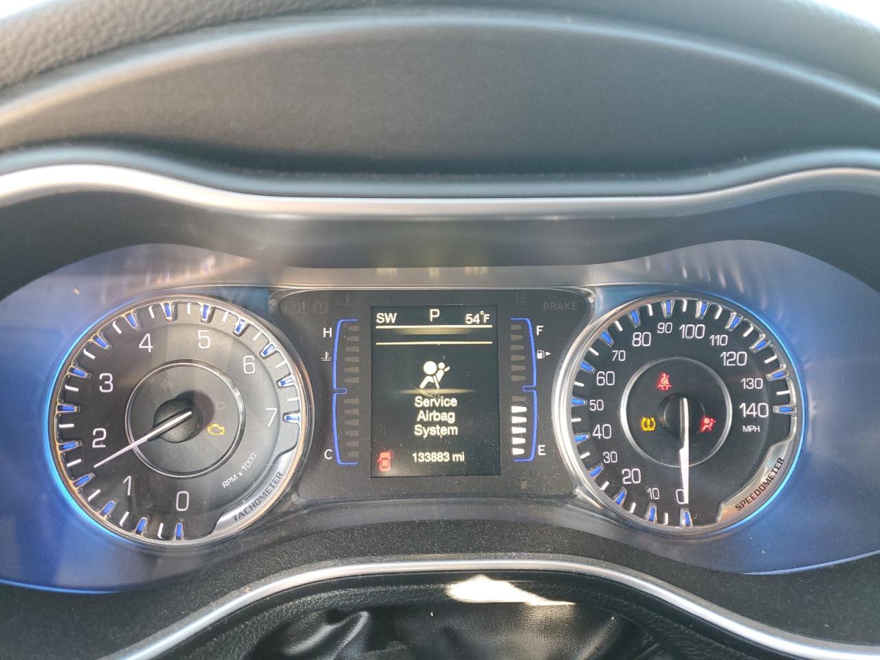 2016 Chrysler 200 - Image 9