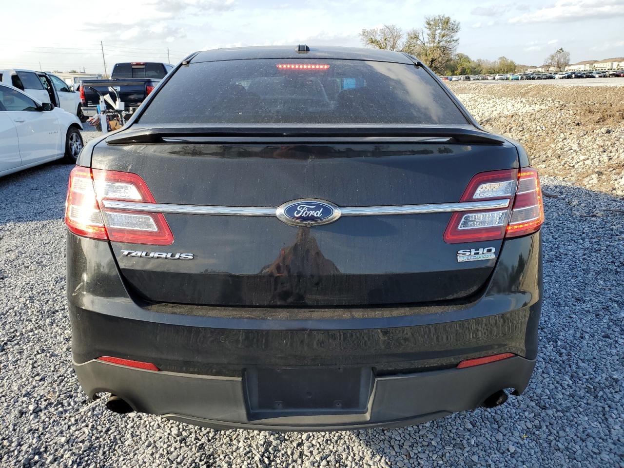 2015 Ford Taurus - Image 6