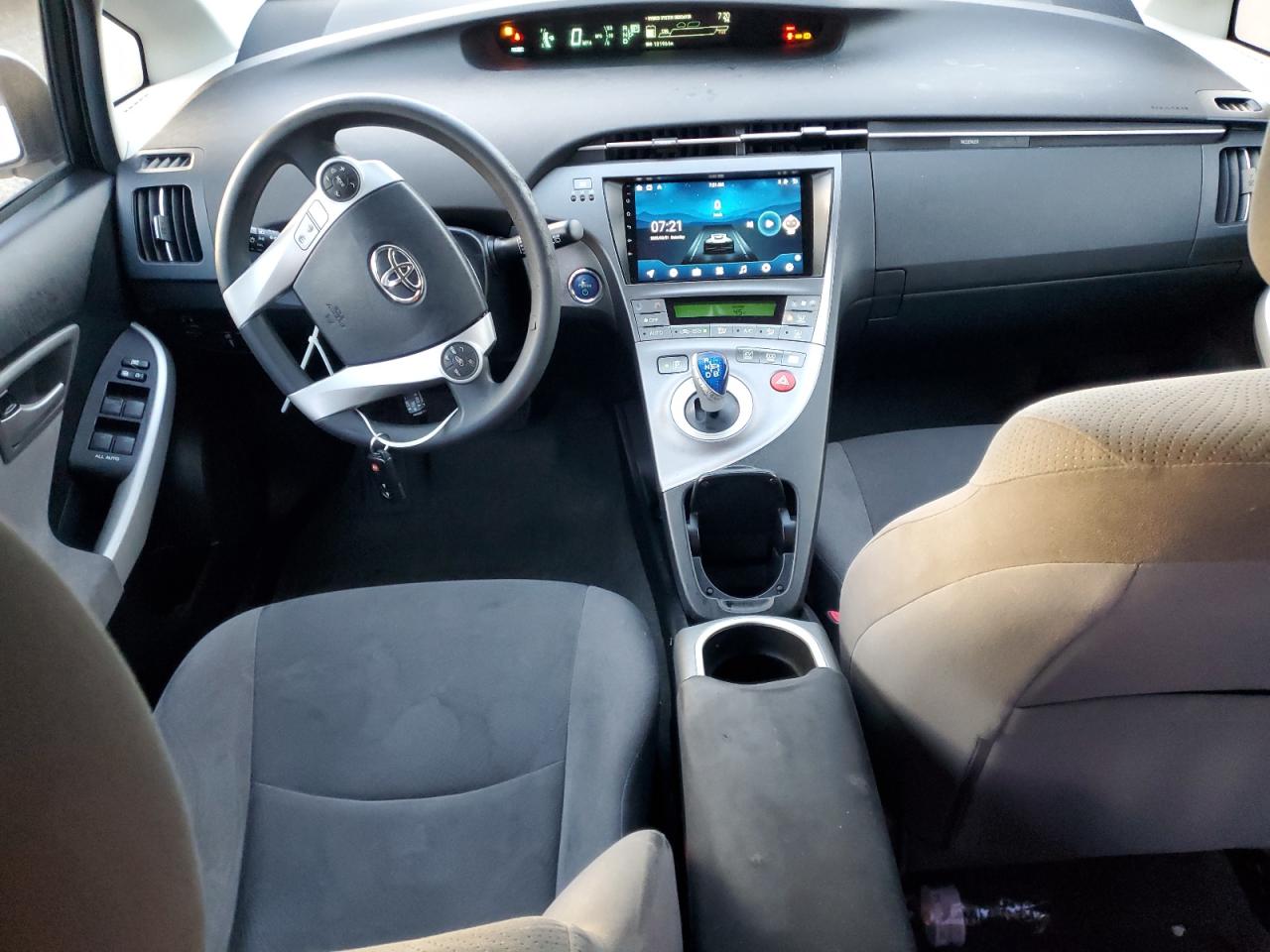 2012 Toyota Prius - Image 8