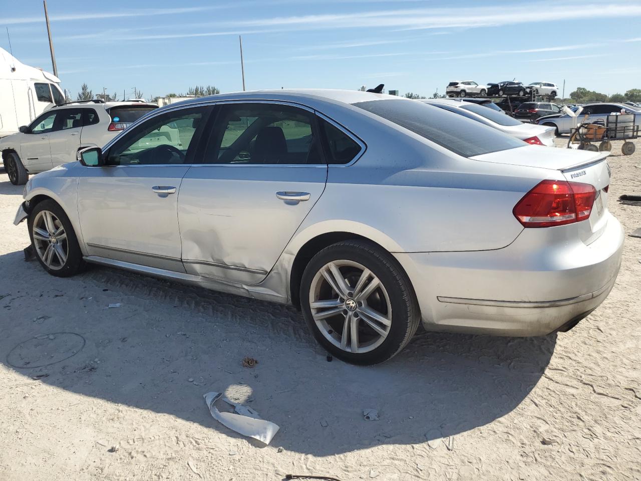 2014 Volkswagen Passat - Image 2