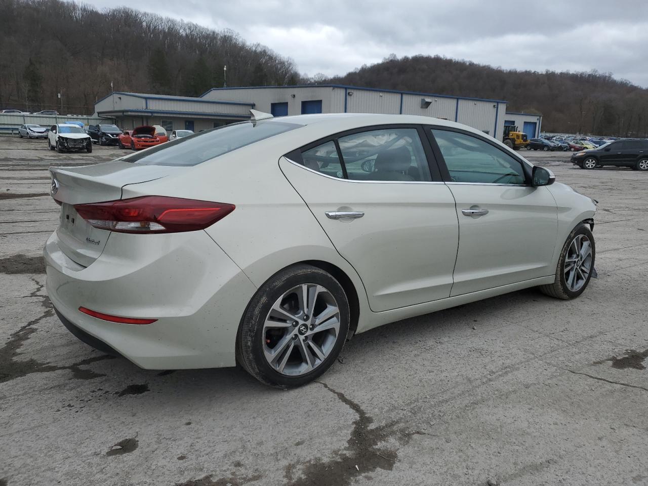 2017 Hyundai Elantra - Image 3
