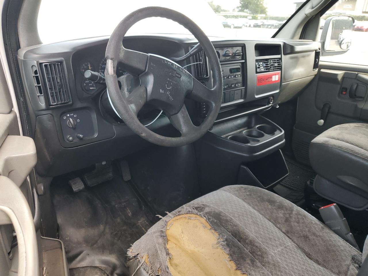 2005 Chevrolet Express - Image 8