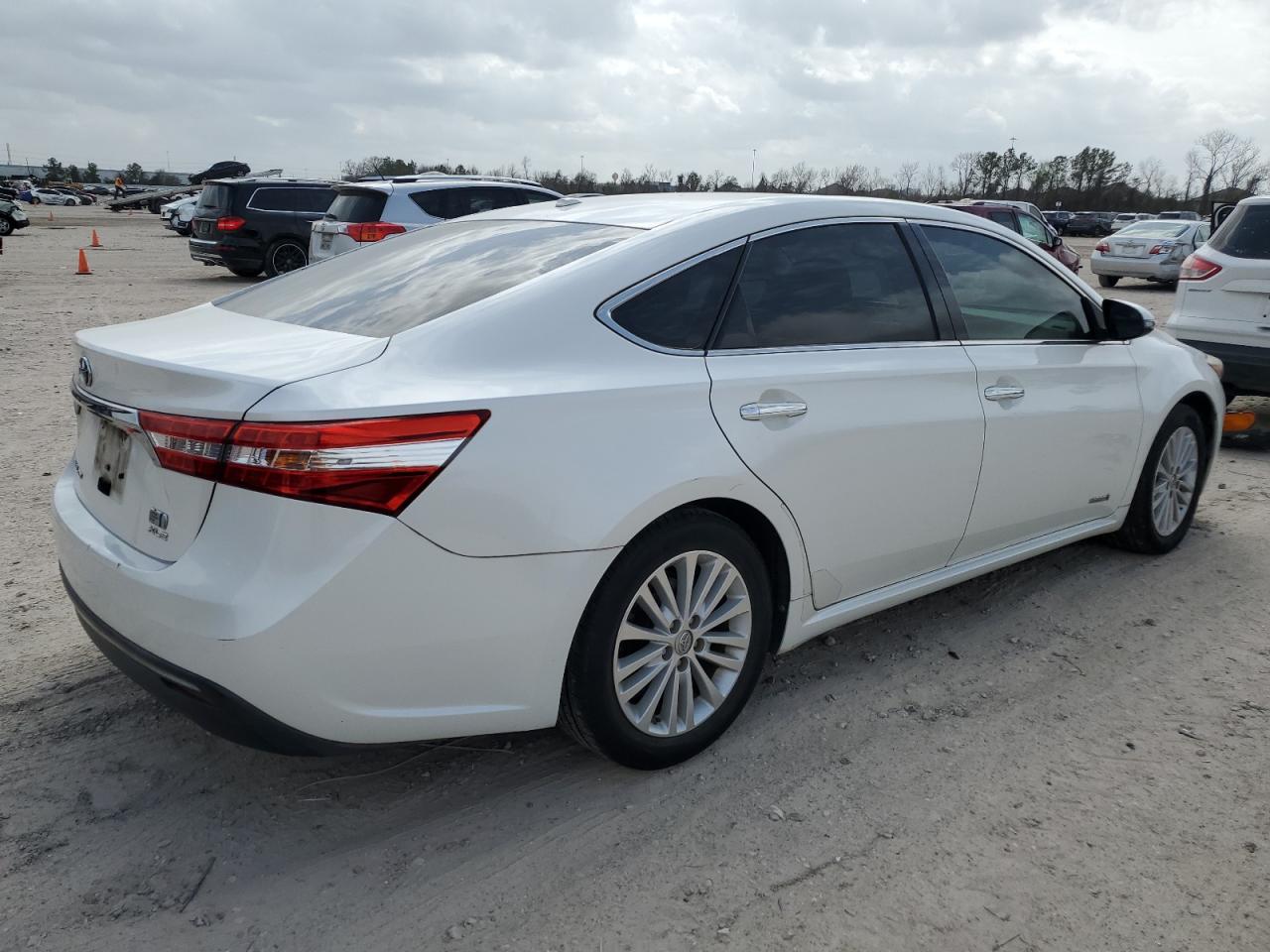 2013 Toyota Avalon - Image 3