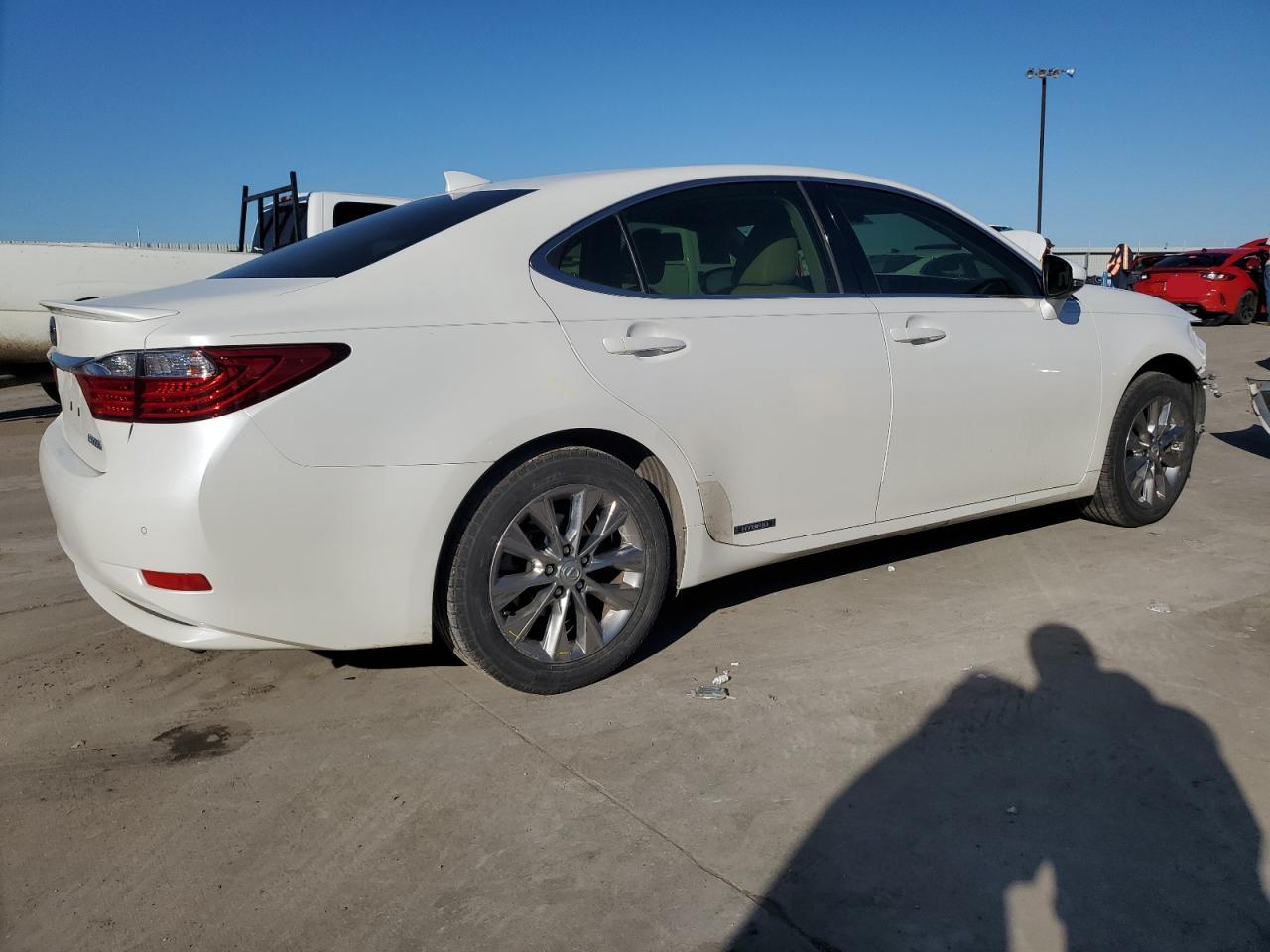 2015 Lexus ES - Image 3