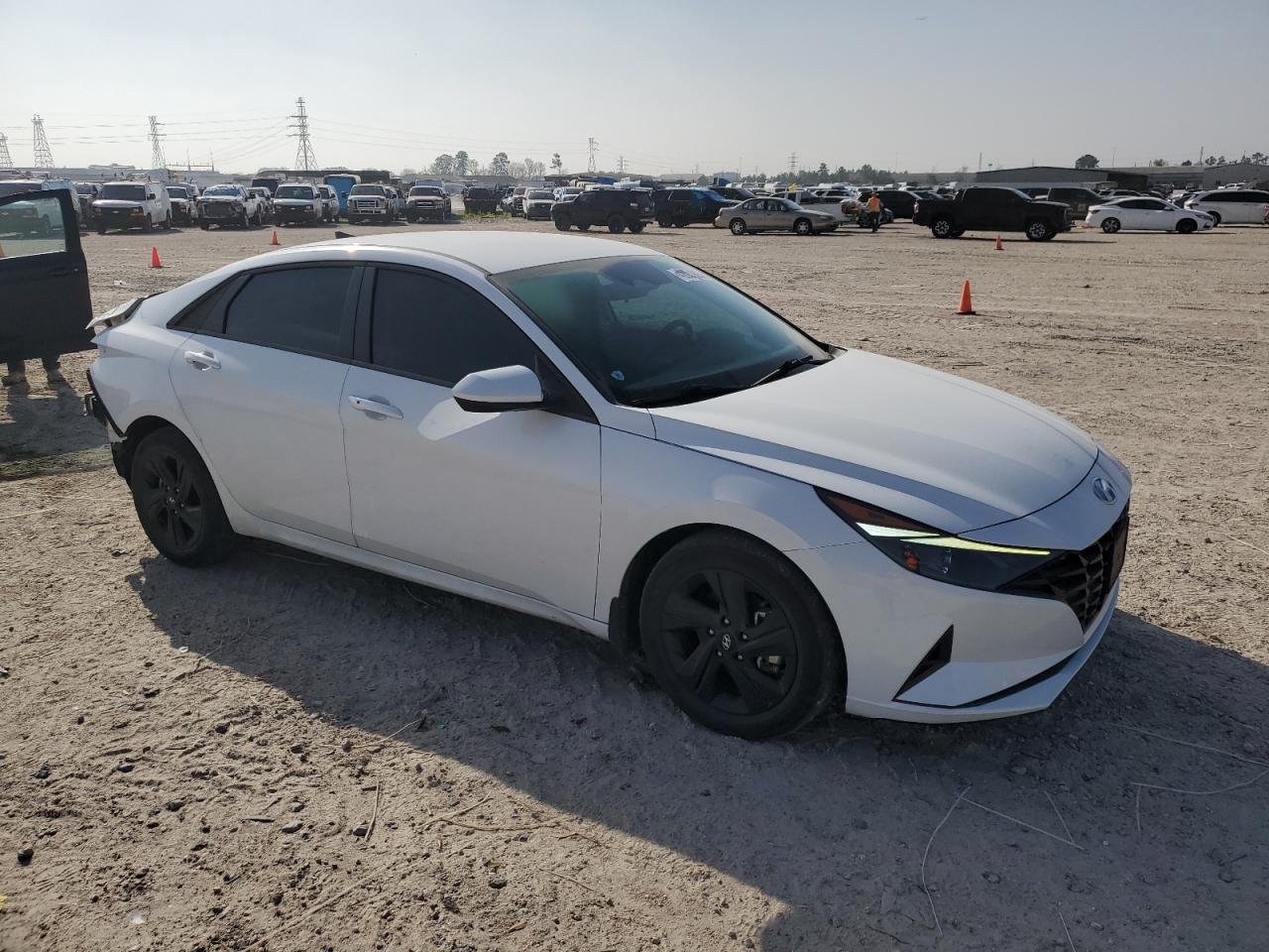 2022 Hyundai Elantra - Image 4