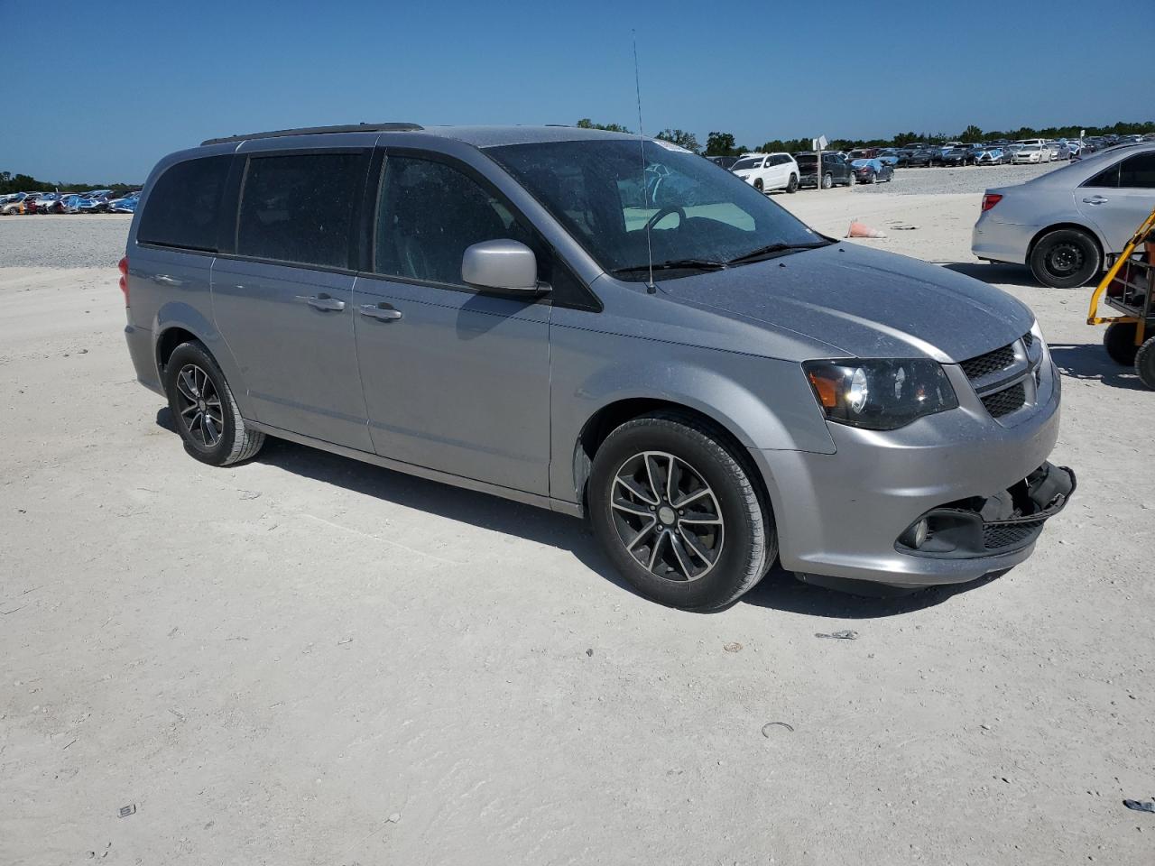 2019 Dodge Caravan - Image 4
