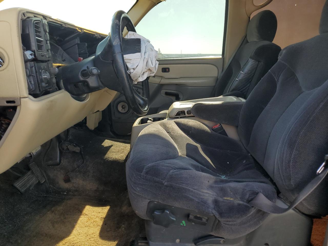 2002 Chevrolet Tahoe - Image 7