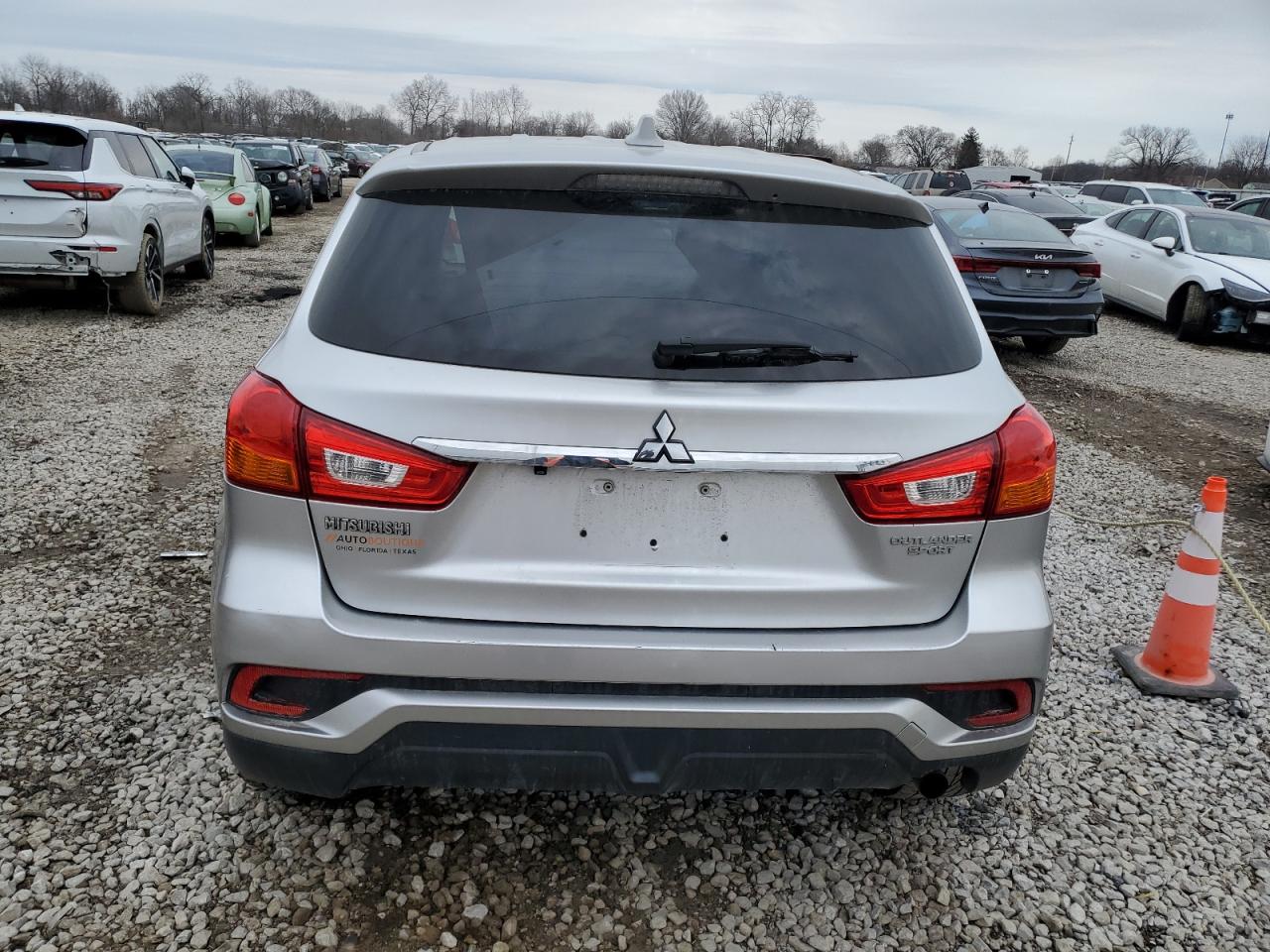 2019 Mitsubishi Outlander - Image 6