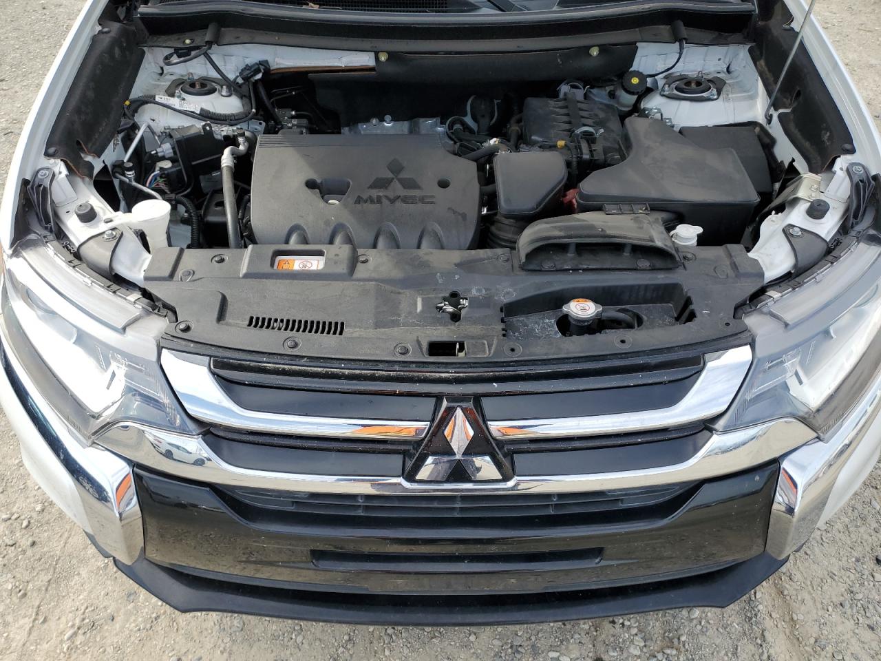 2018 Mitsubishi Outlander - Image 12