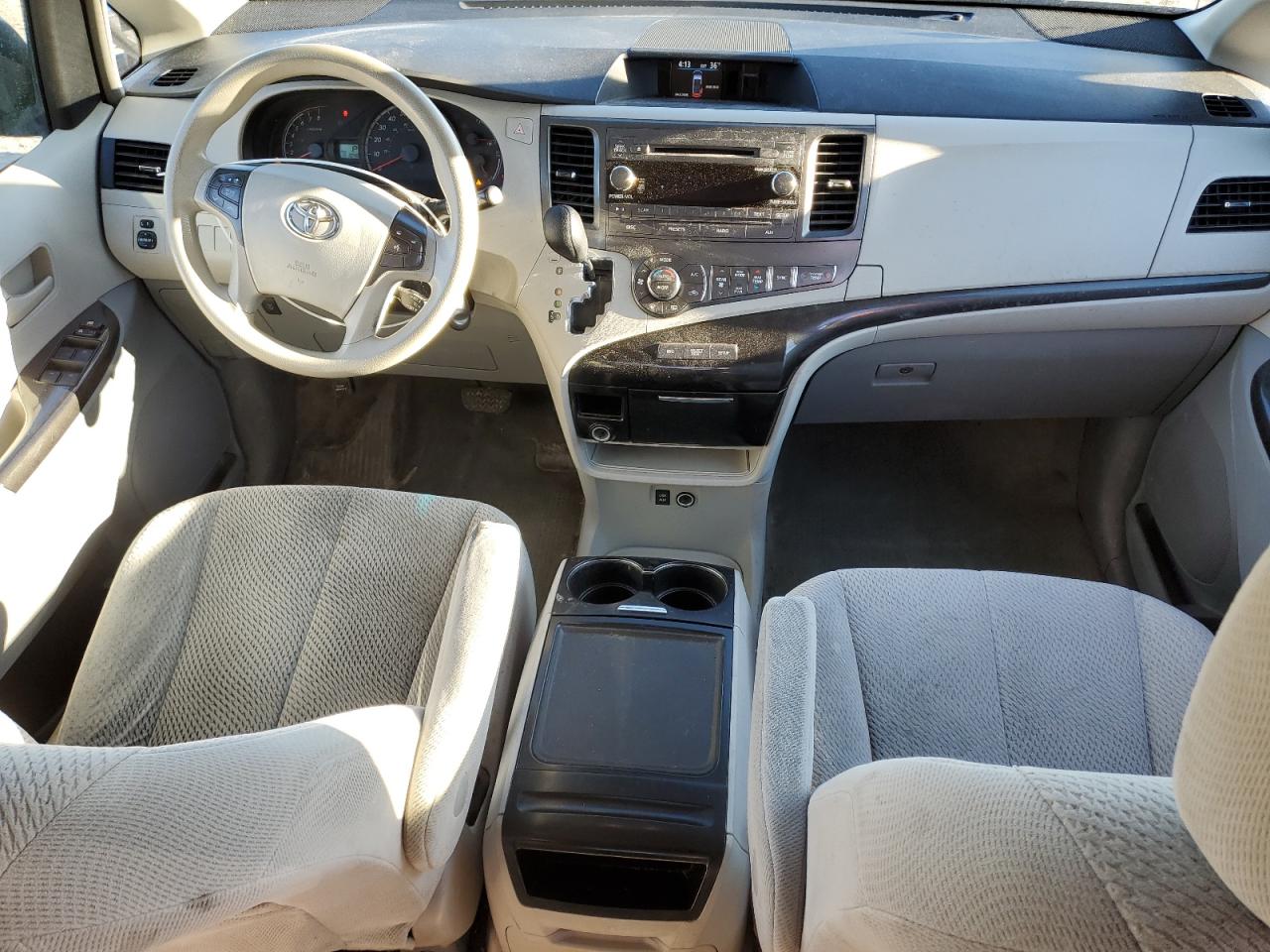 2013 Toyota Sienna - Image 8