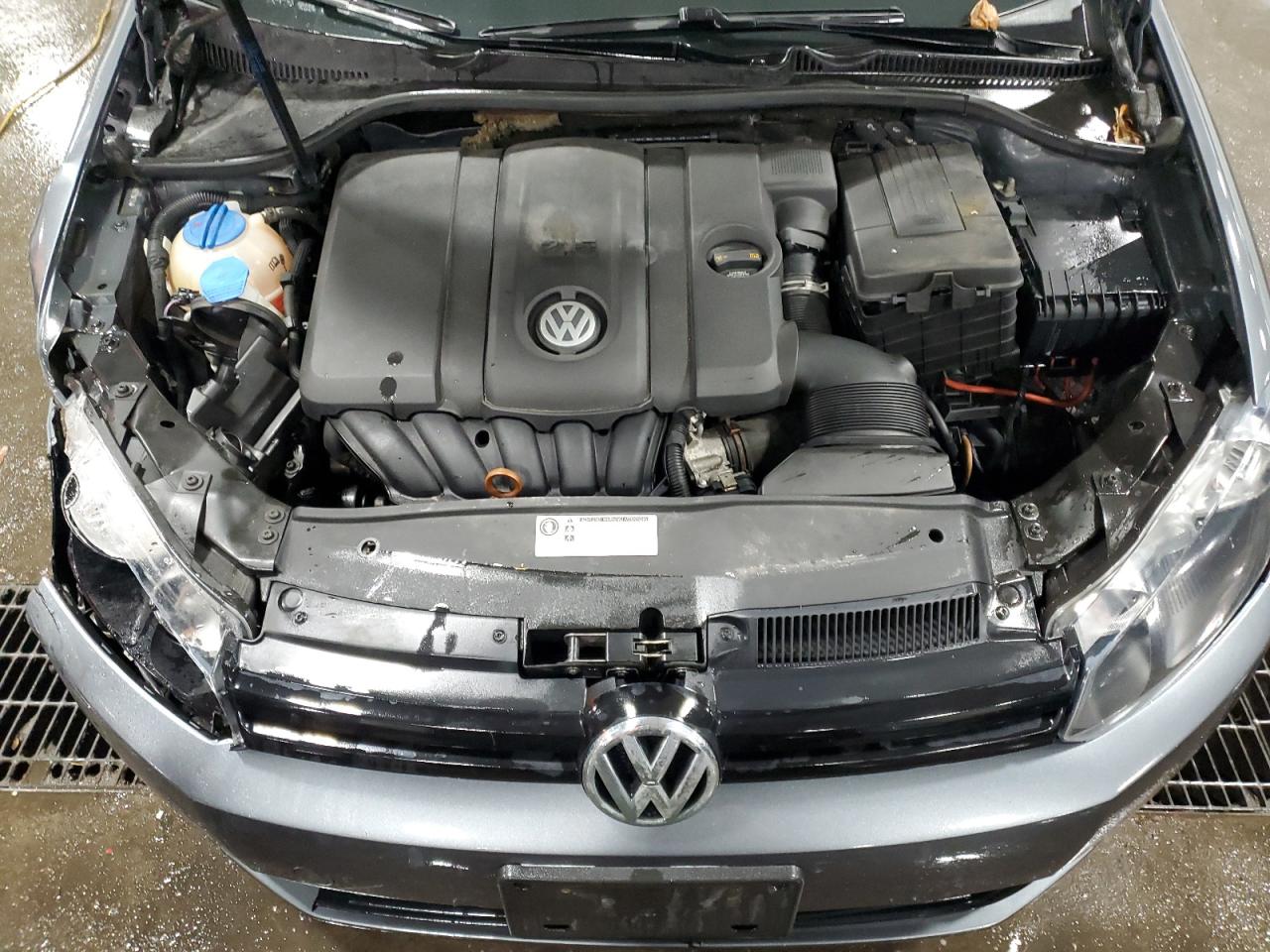 2010 Volkswagen Jetta - Image 12