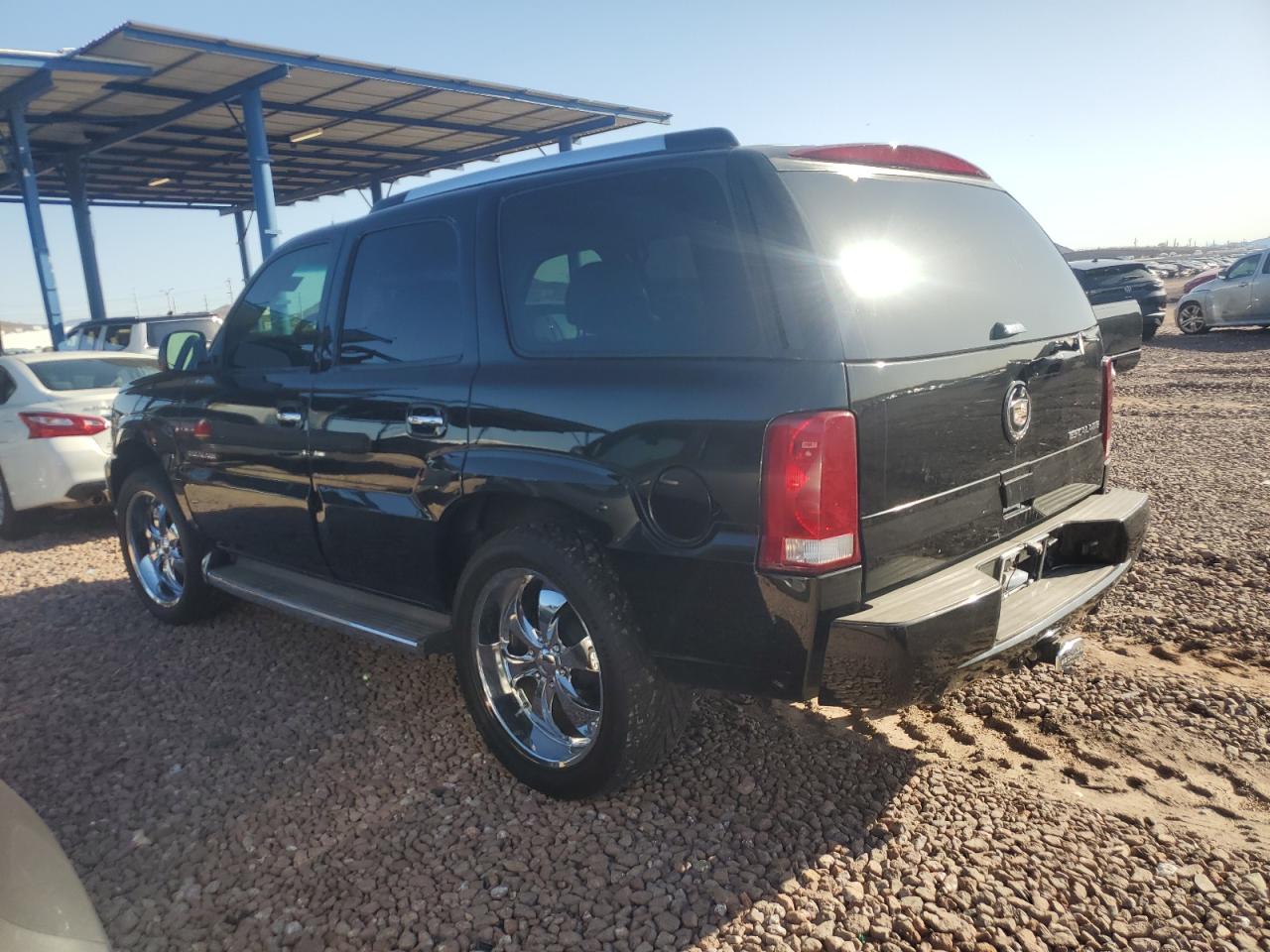2005 Cadillac Escalade - Image 2