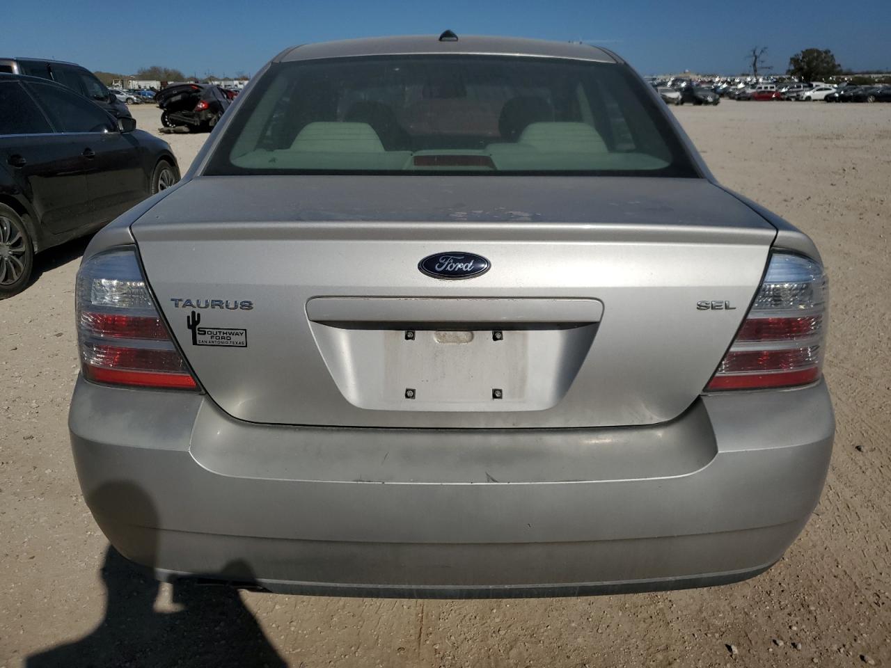2008 Ford Taurus - Image 6