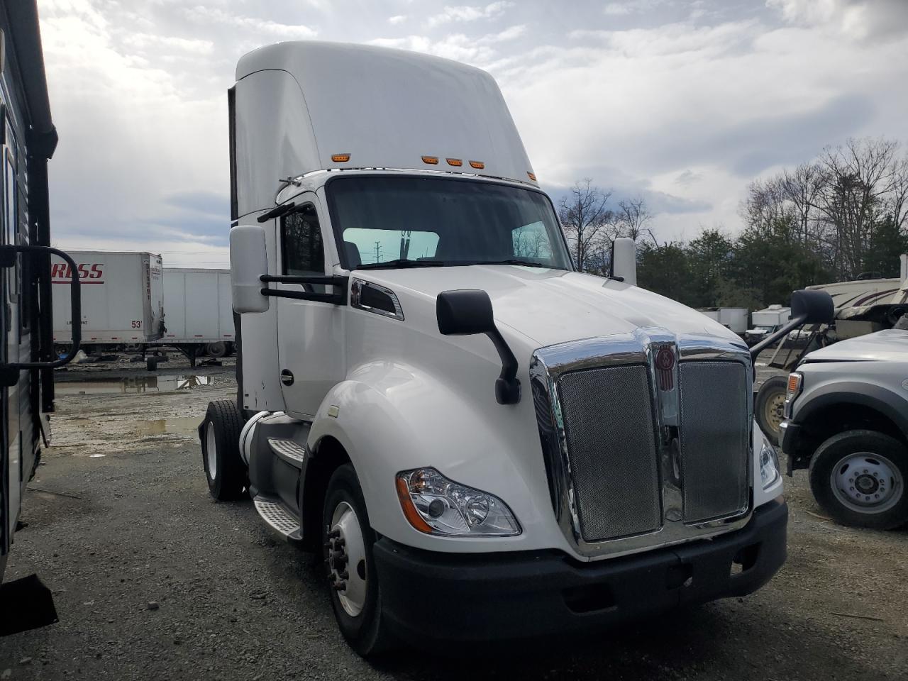 2016 Kenworth T680 Semi Truck for Sale in Waldorf, MD - Minor Dent/Scratches