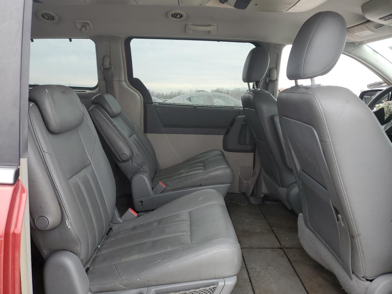 2008 Chrysler Town & Country - Image 11