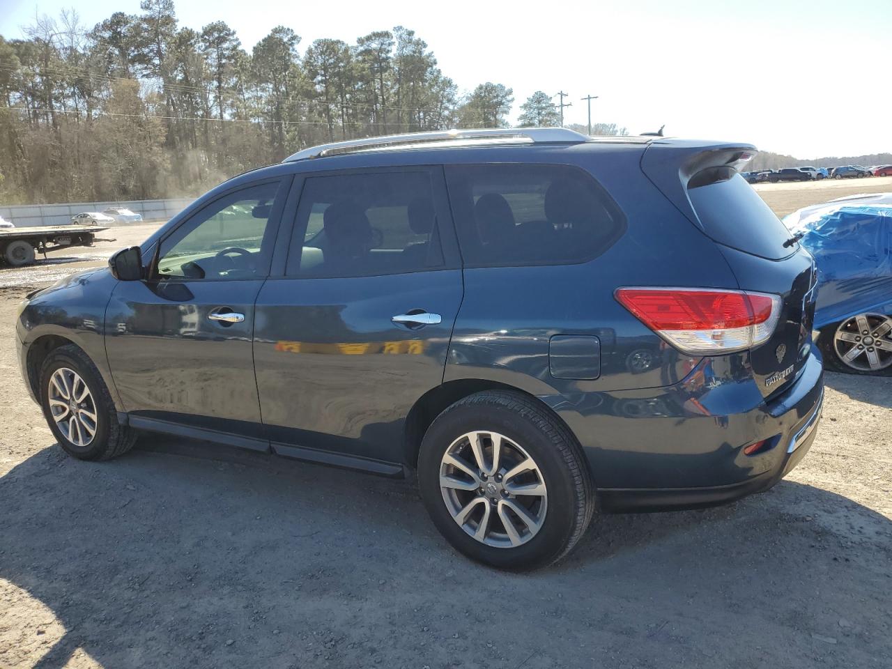 2015 Nissan Pathfinder - Image 2