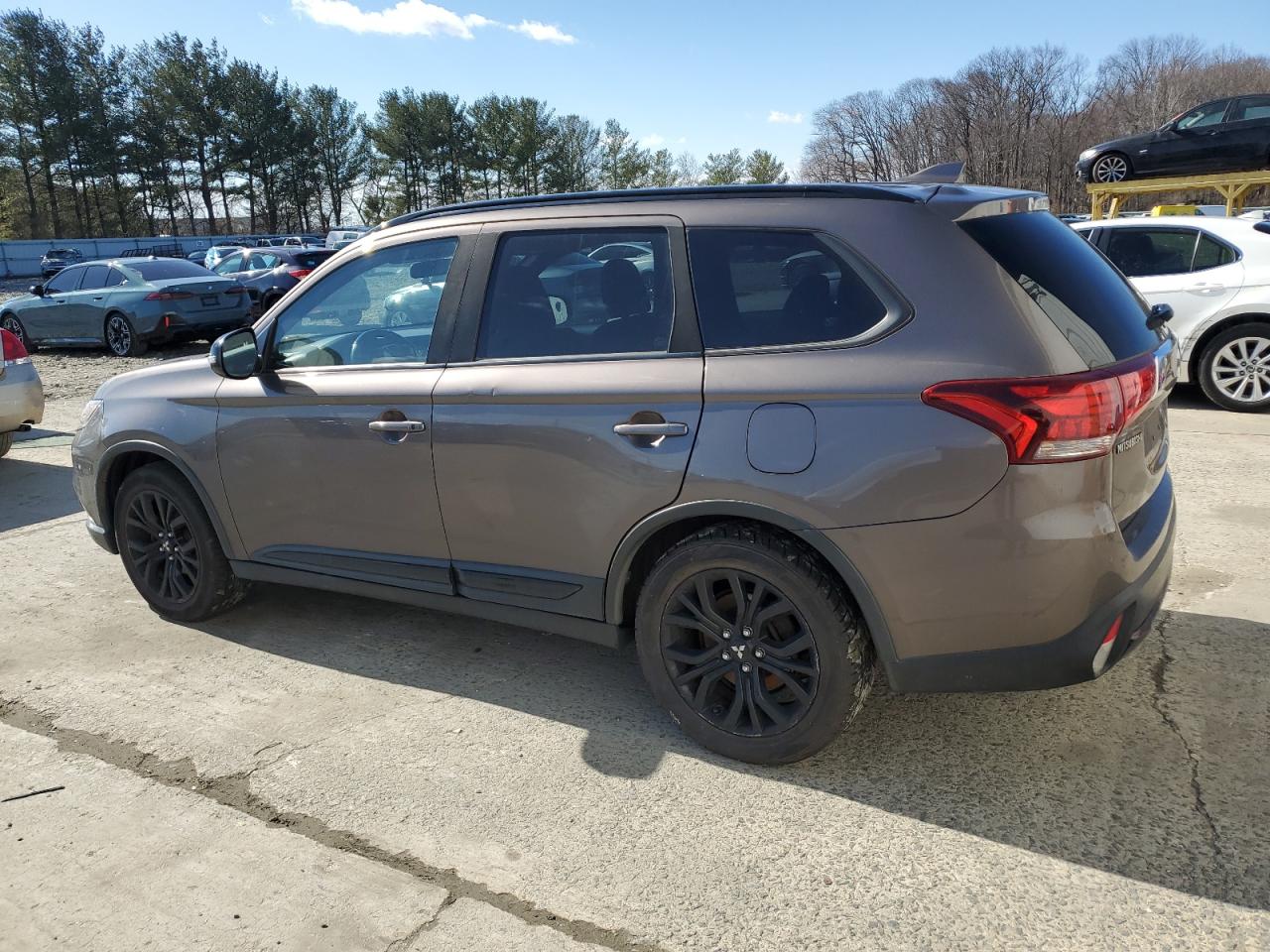 2018 Mitsubishi Outlander - Image 2