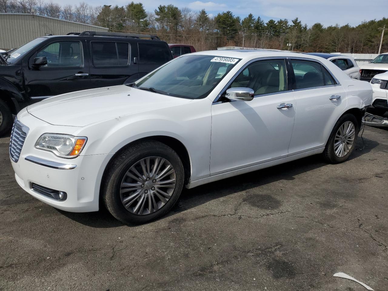 2011 Chrysler 300C zu verkaufen in Exeter, RI - Rear End
