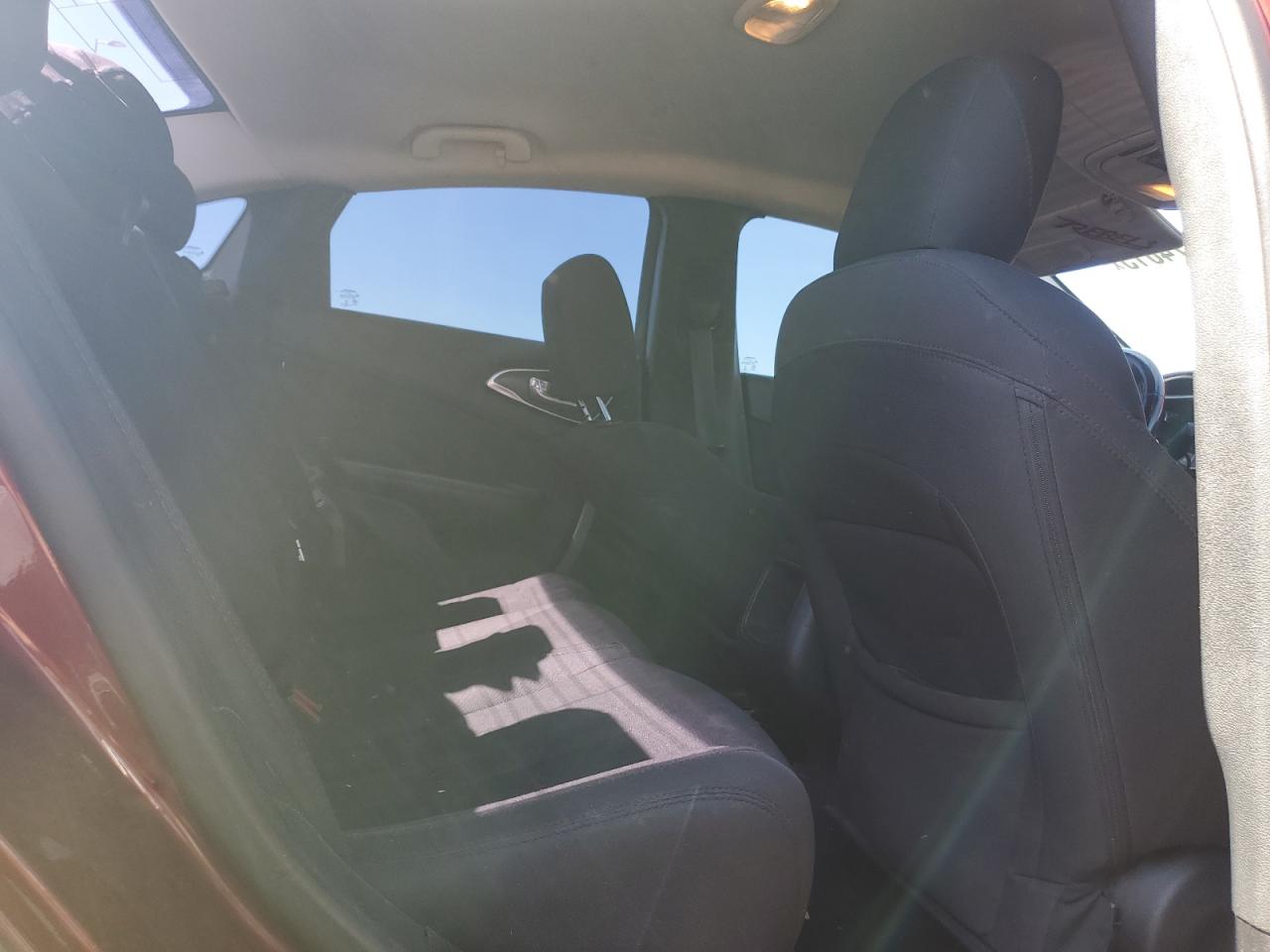 2016 Chrysler 200 - Image 10