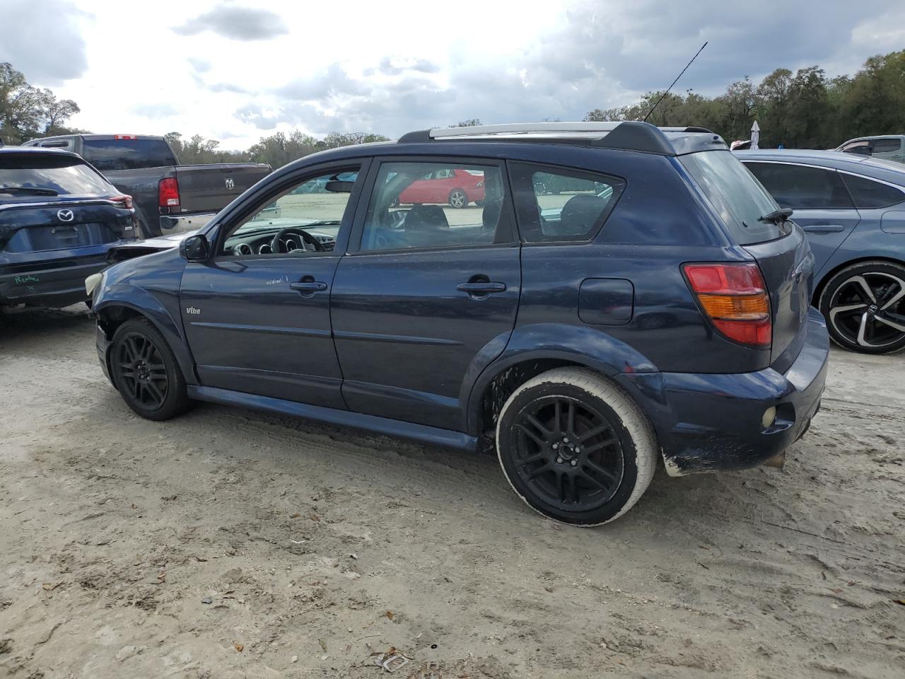2006 Pontiac Vibe - Image 2