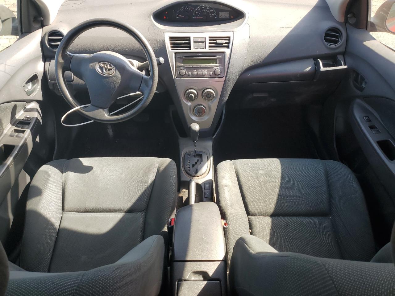 2012 Toyota Yaris - Image 8