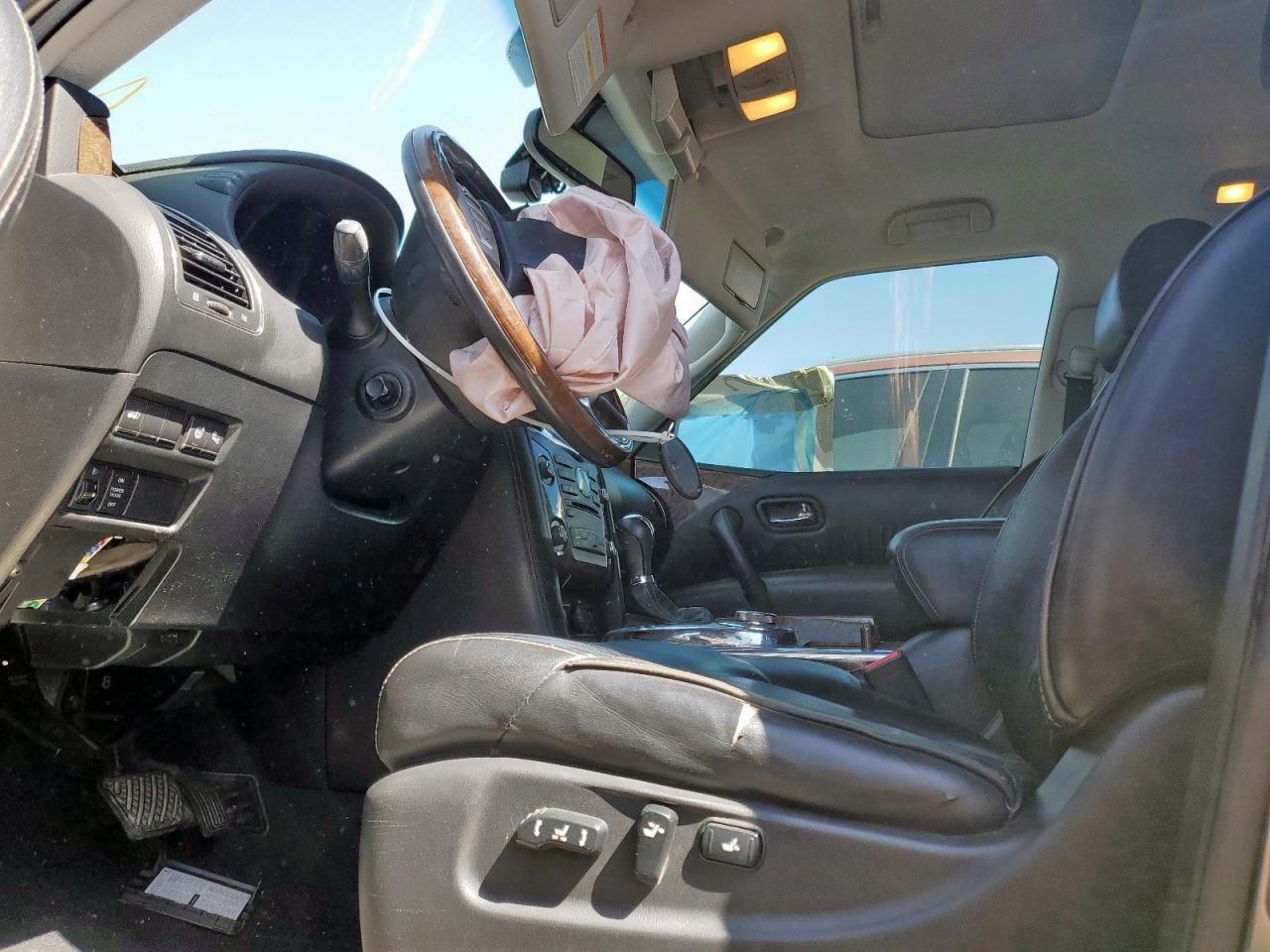 2015 Infiniti QX80 - Image 7