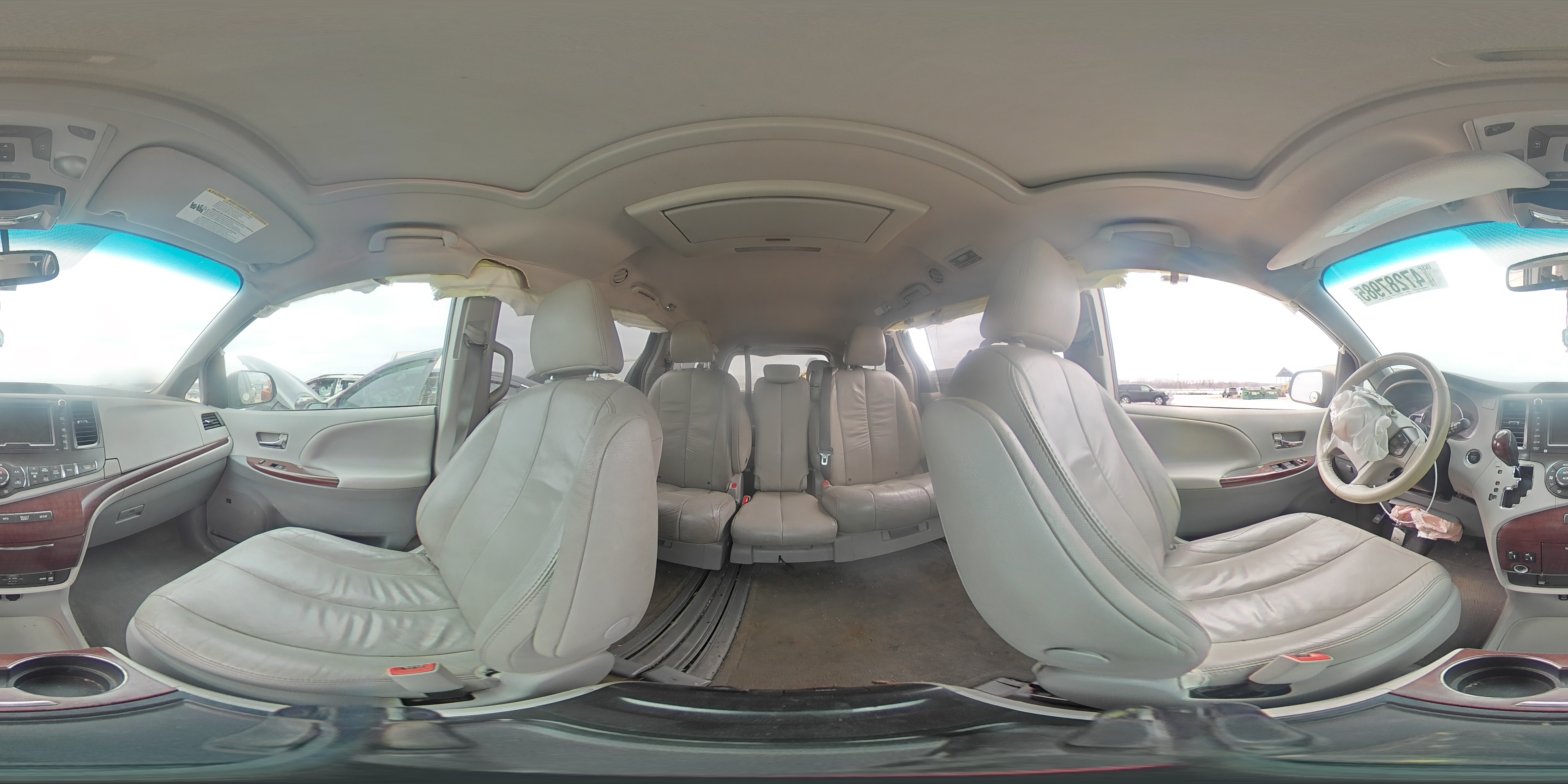 2012 Toyota Sienna - Image 14