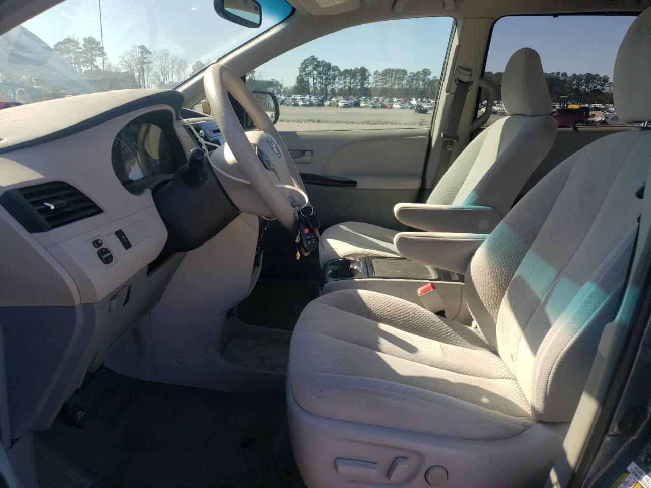 2013 Toyota Sienna - Image 7