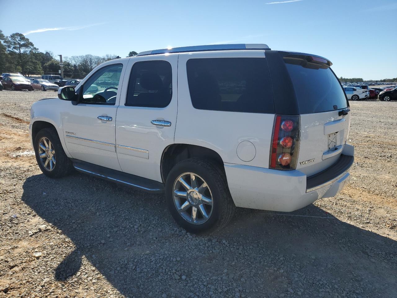 2013 GMC Yukon - Image 2