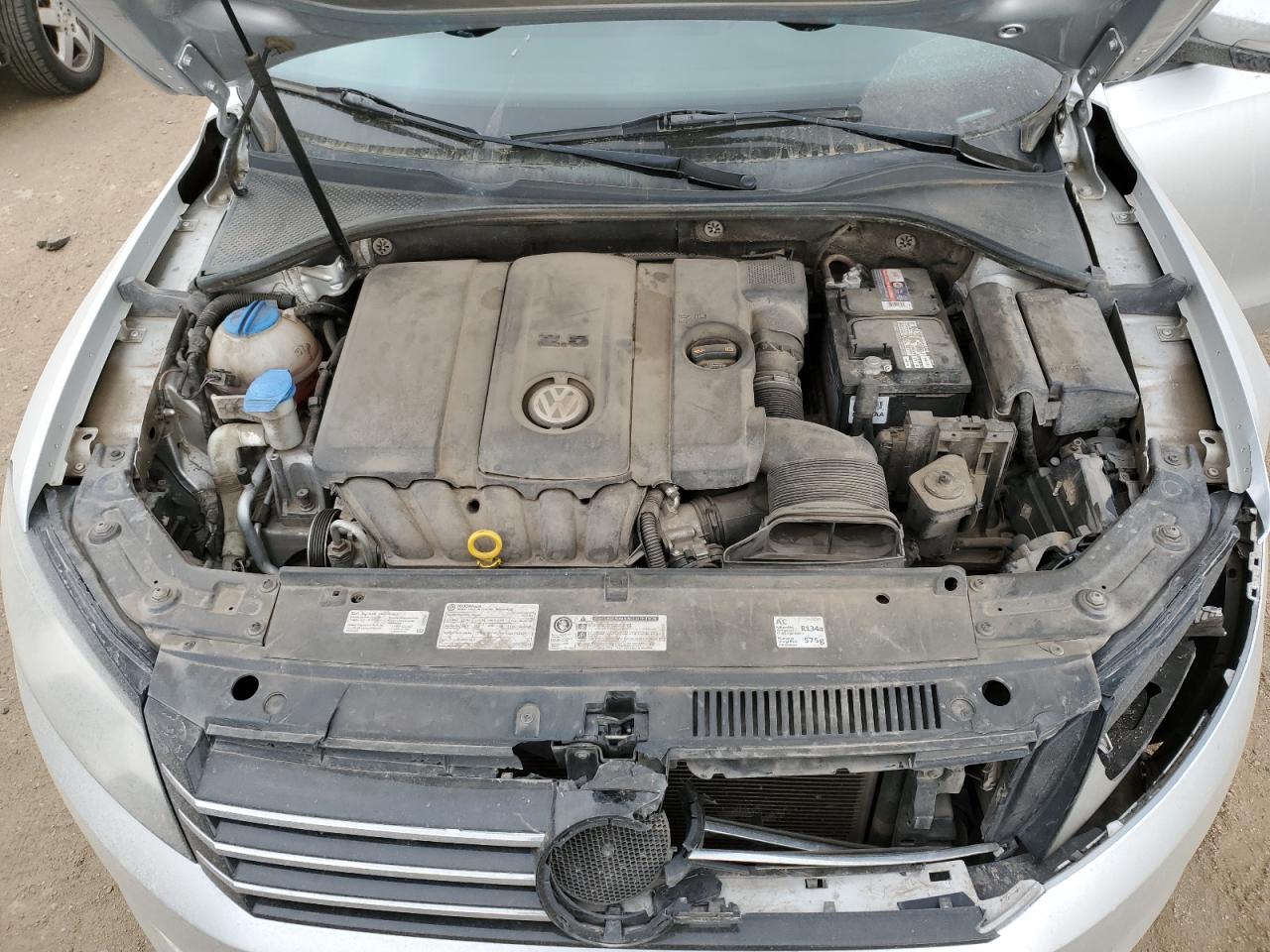 2014 Volkswagen Passat - Image 11