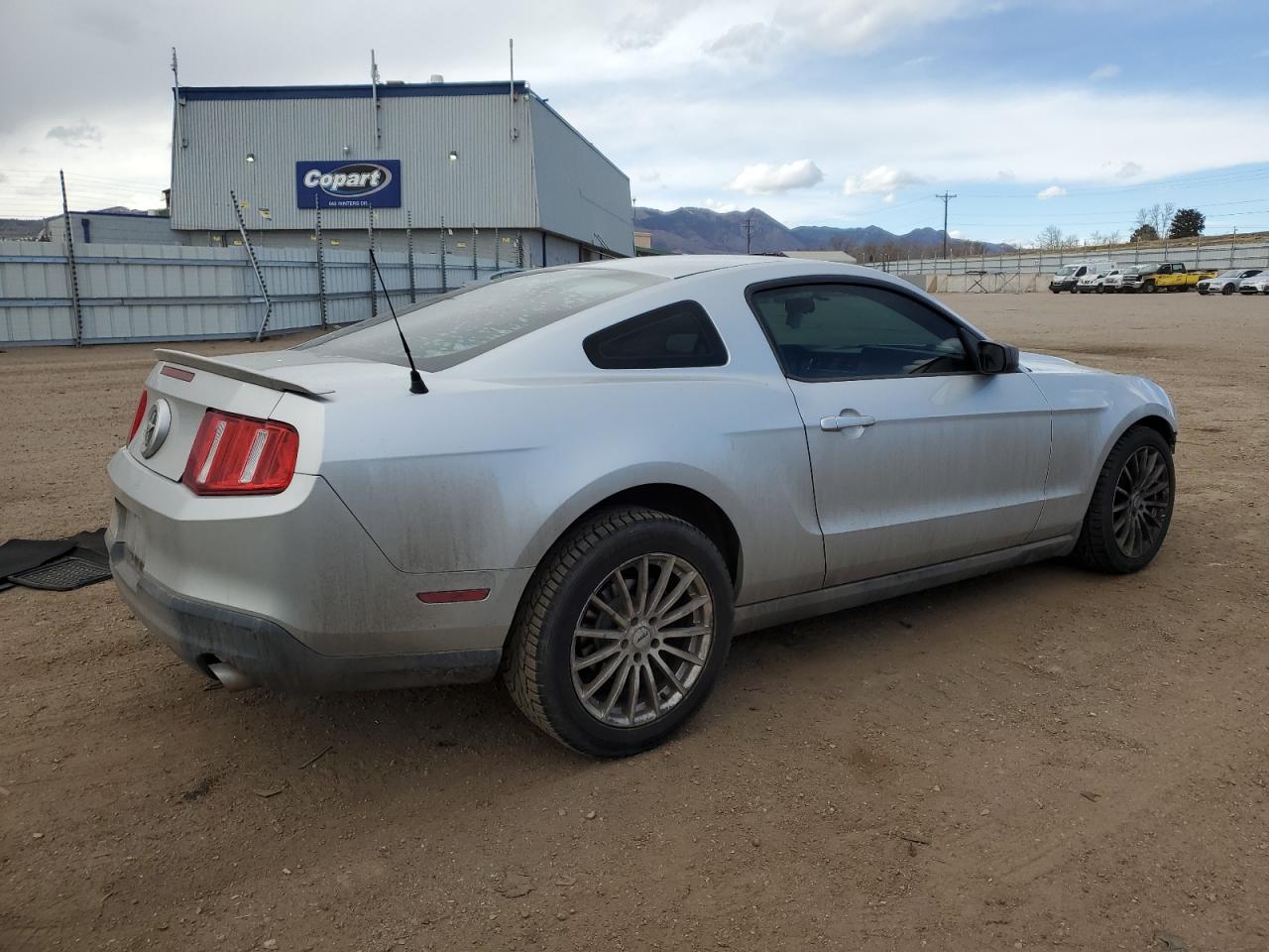 2010 Ford Mustang - Image 3