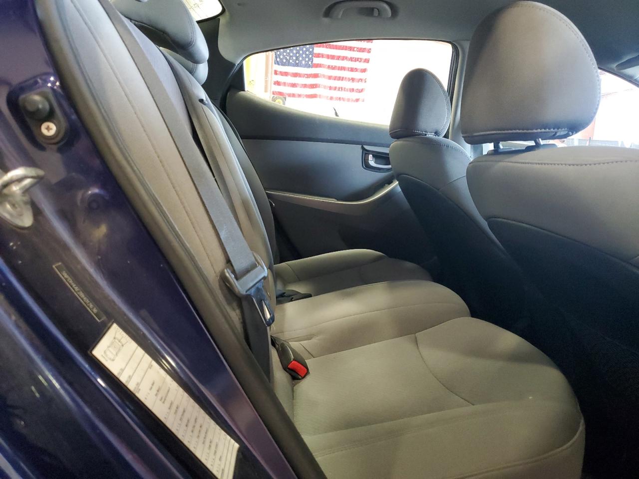 2011 Hyundai Elantra - Image 10