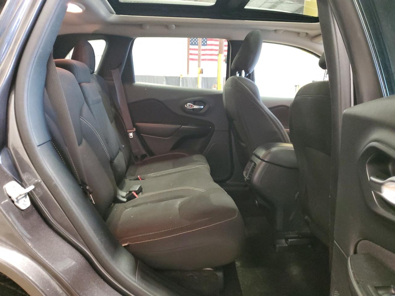 2015 Jeep Grand Cherokee - Image 11