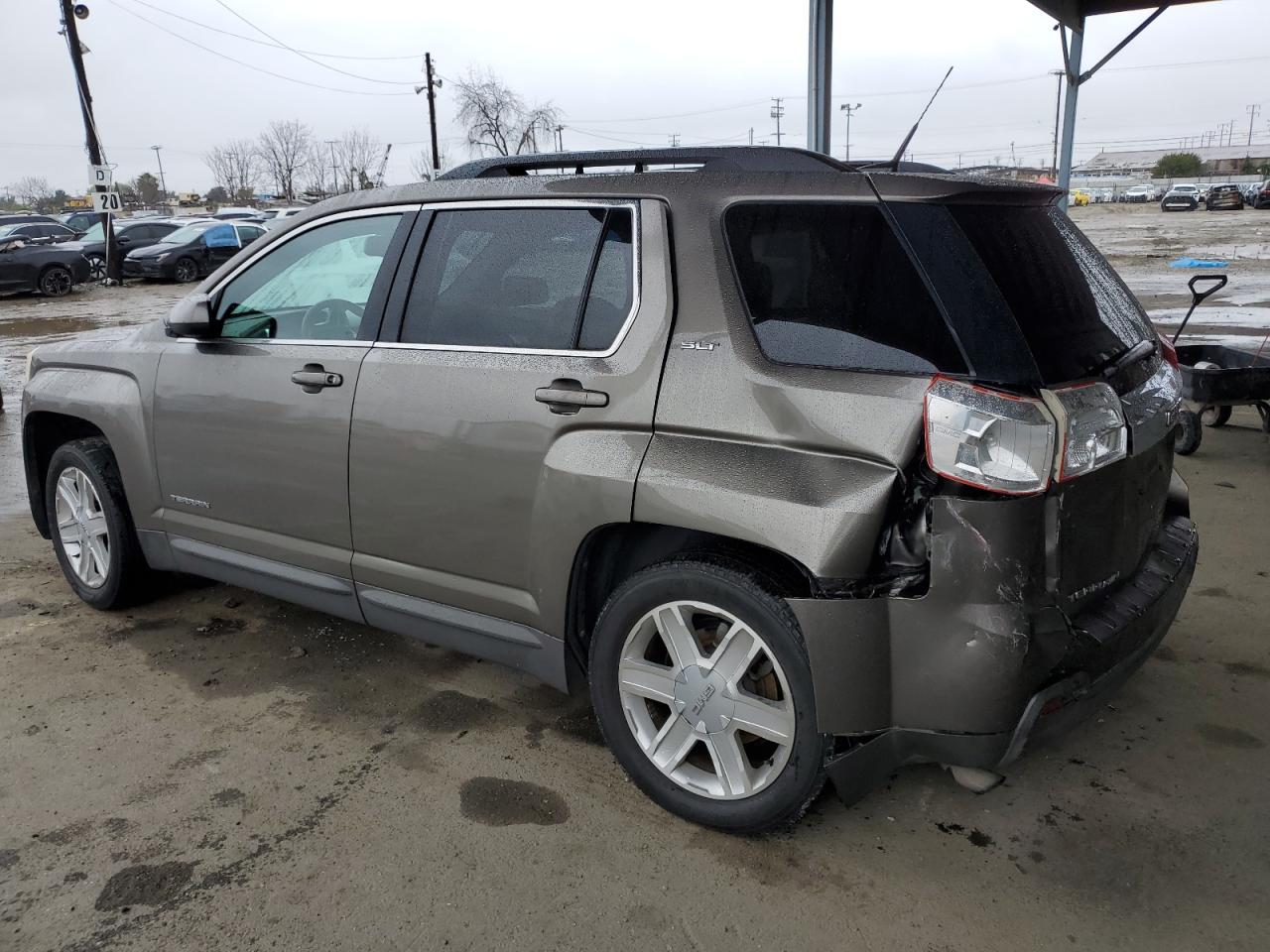 2010 GMC Terrain - Image 2