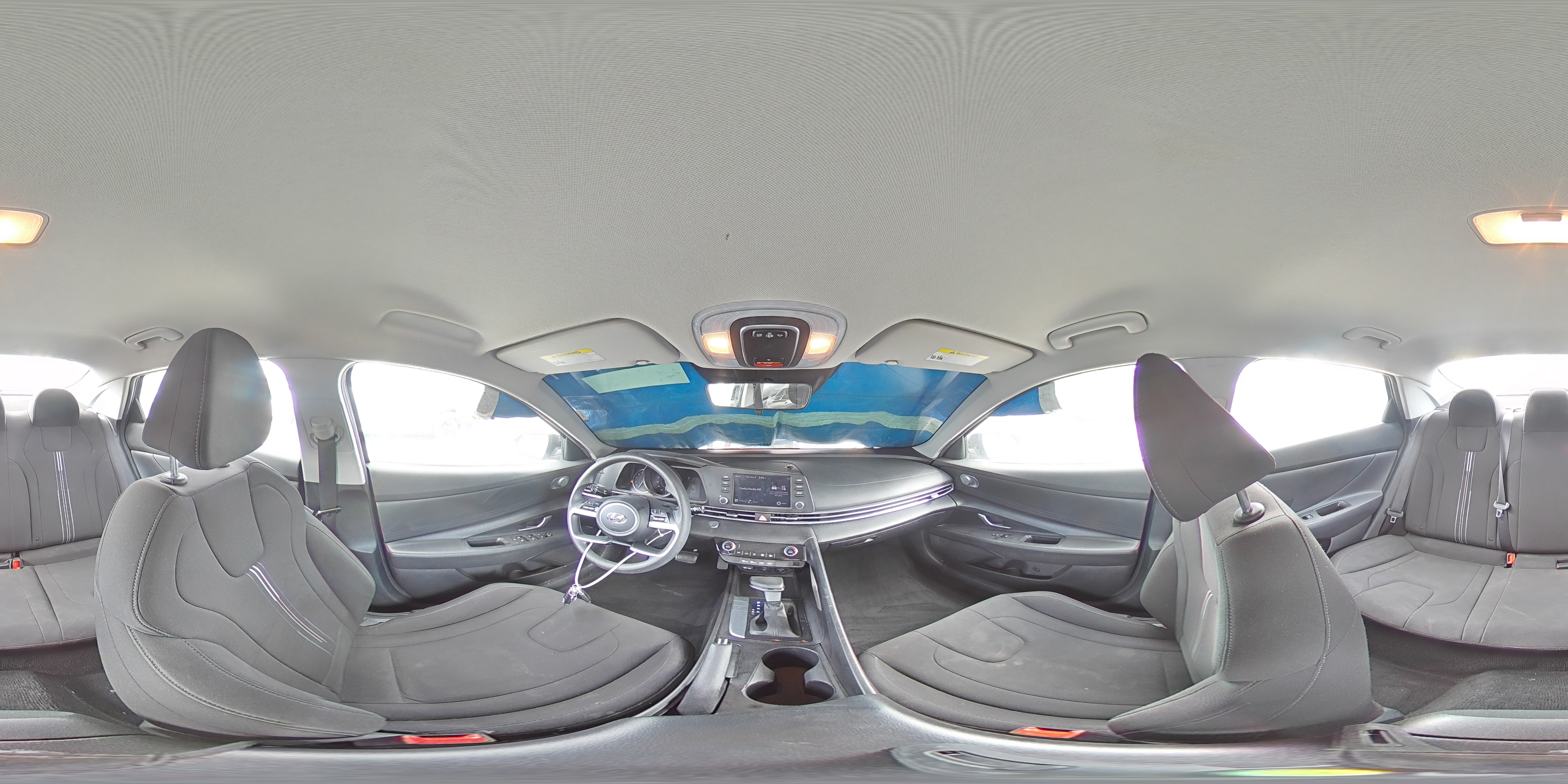 2022 Hyundai Elantra - Image 15