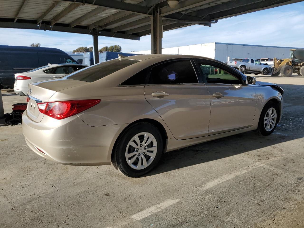 2012 Hyundai Sonata - Image 3