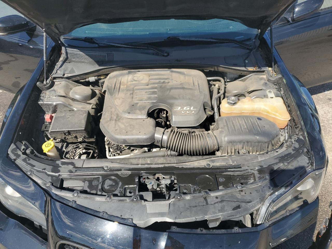 2015 Chrysler 300 - Image 11