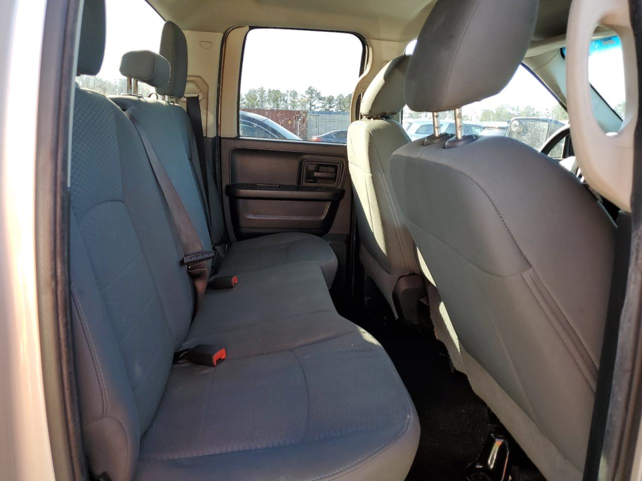 2015 RAM 1500 - Image 10