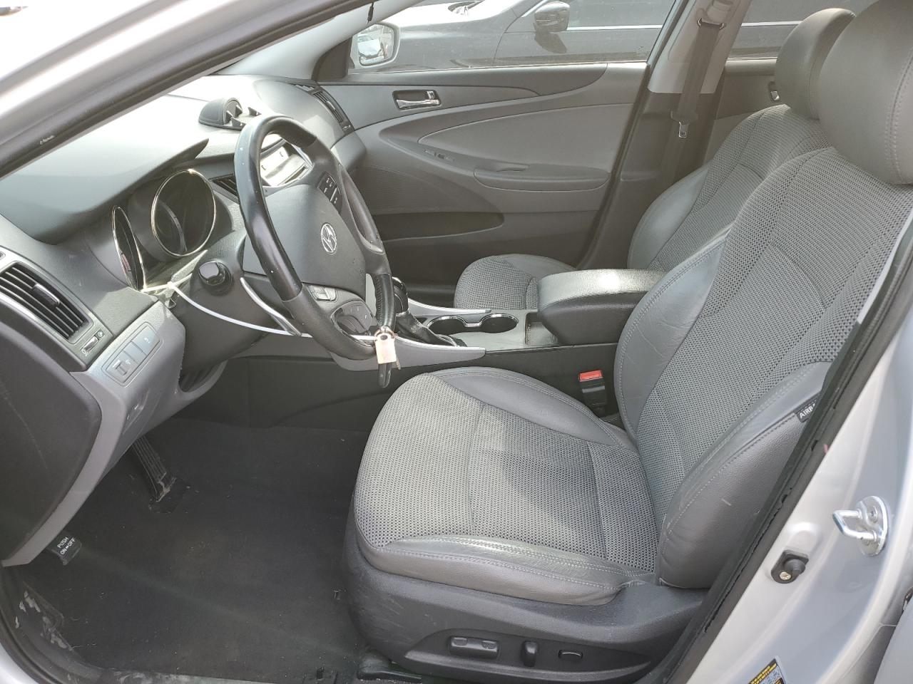 2011 Hyundai Sonata - Image 7