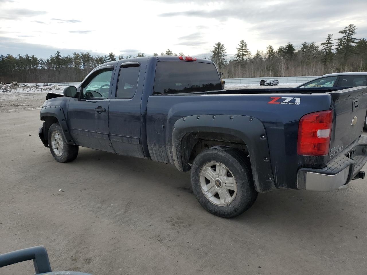 2011 Chevrolet Silverado - Image 2