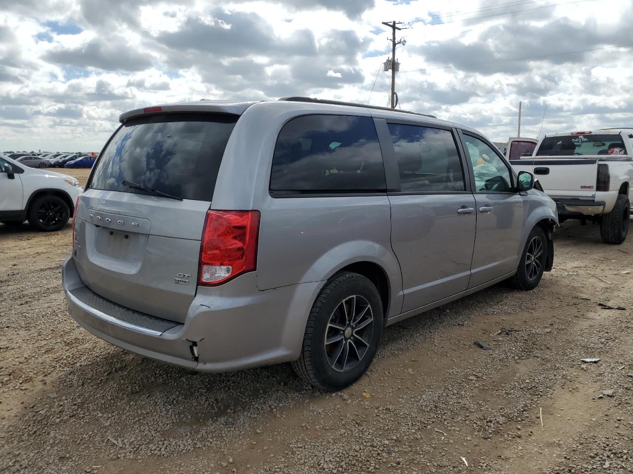 2018 Dodge Caravan - Image 3