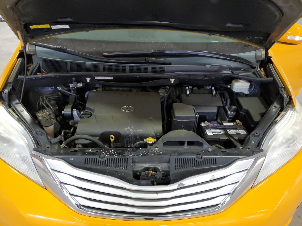 2014 Toyota Sienna - Image 12