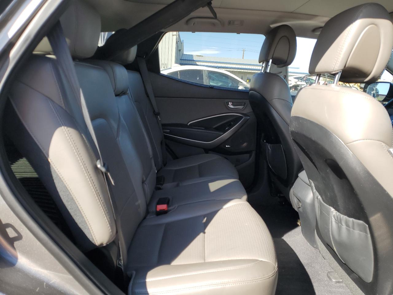 2015 Hyundai Santa Fe - Image 11