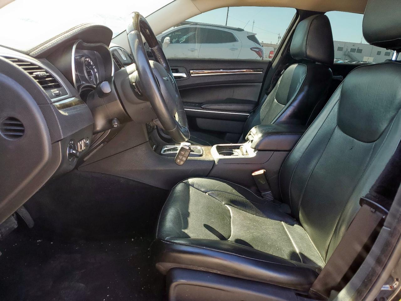 2016 Chrysler 300 - Image 7
