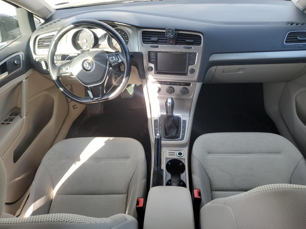 2017 Volkswagen Golf - Image 8