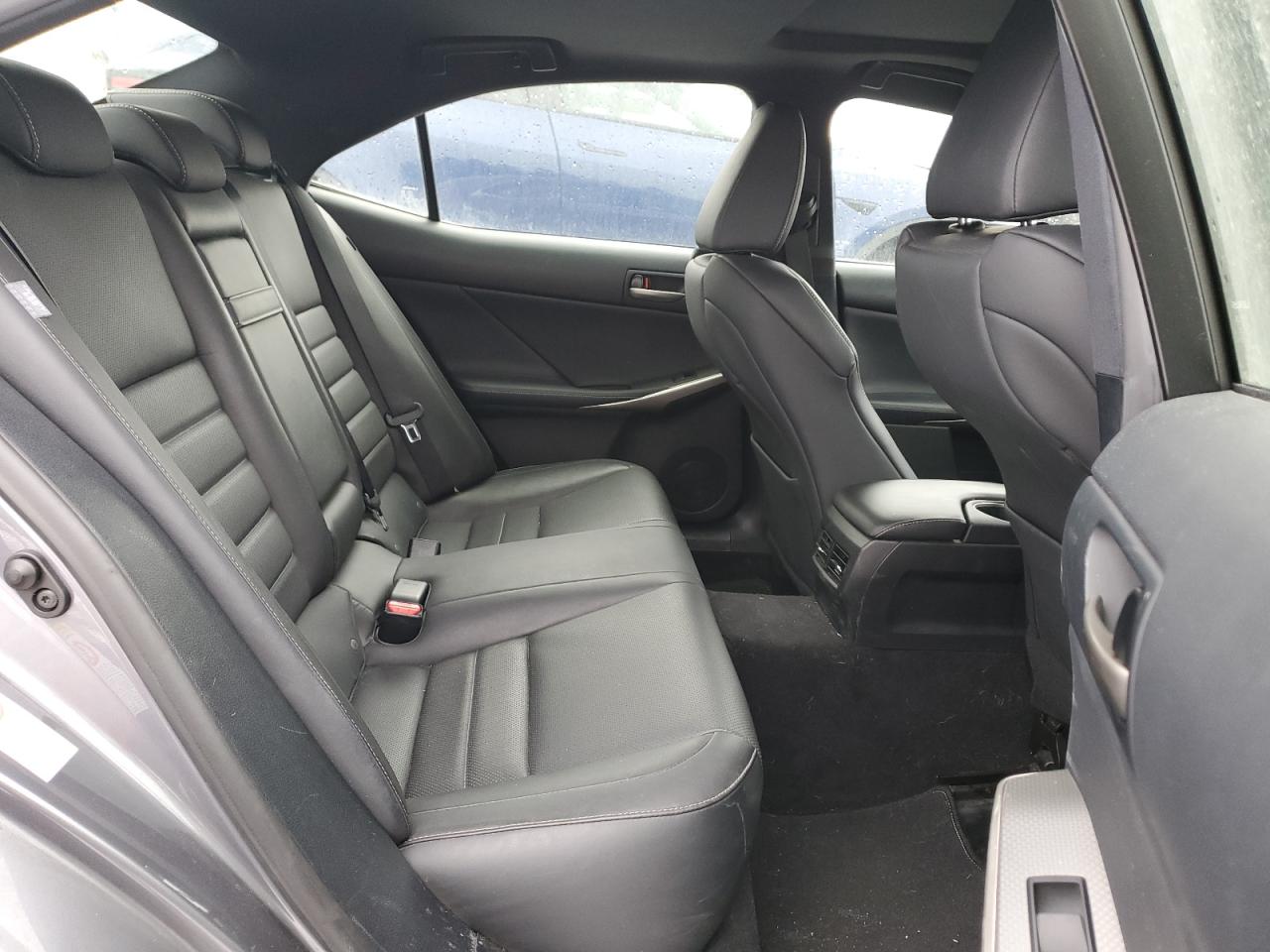 2017 Lexus IS - Image 10